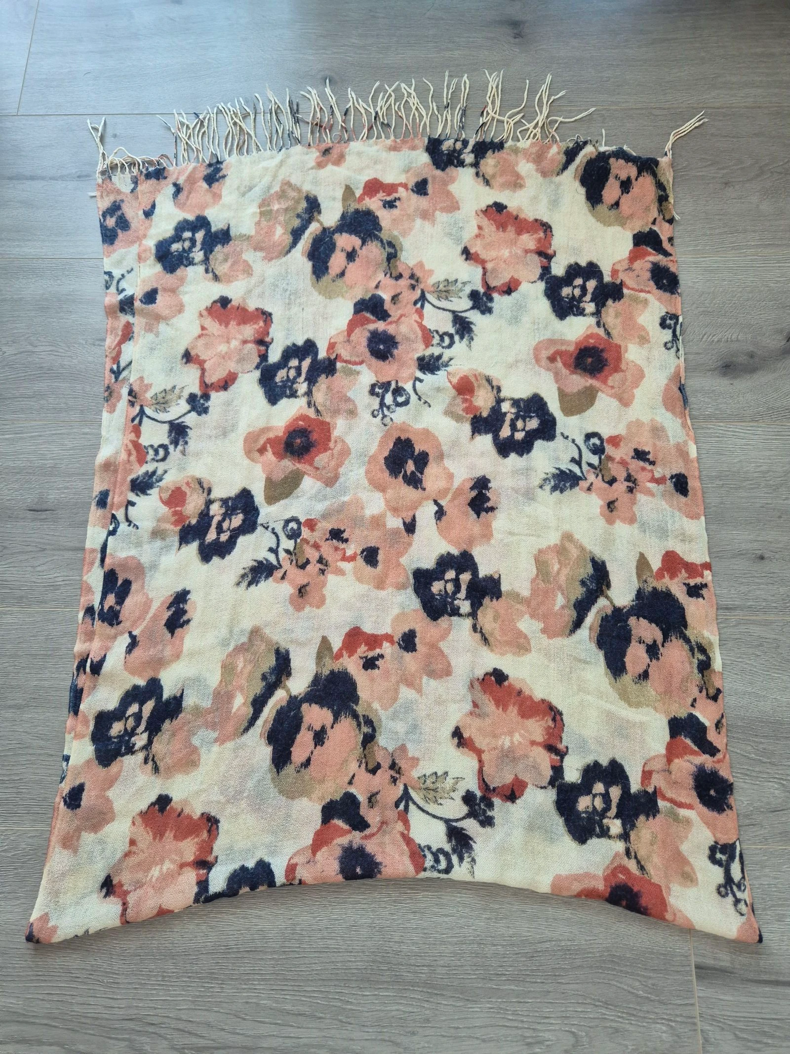 Zachte Bloemen Sjaal / Omslagdoek met Kwastjes (Perzik, Blauw, Beige) – photo 6